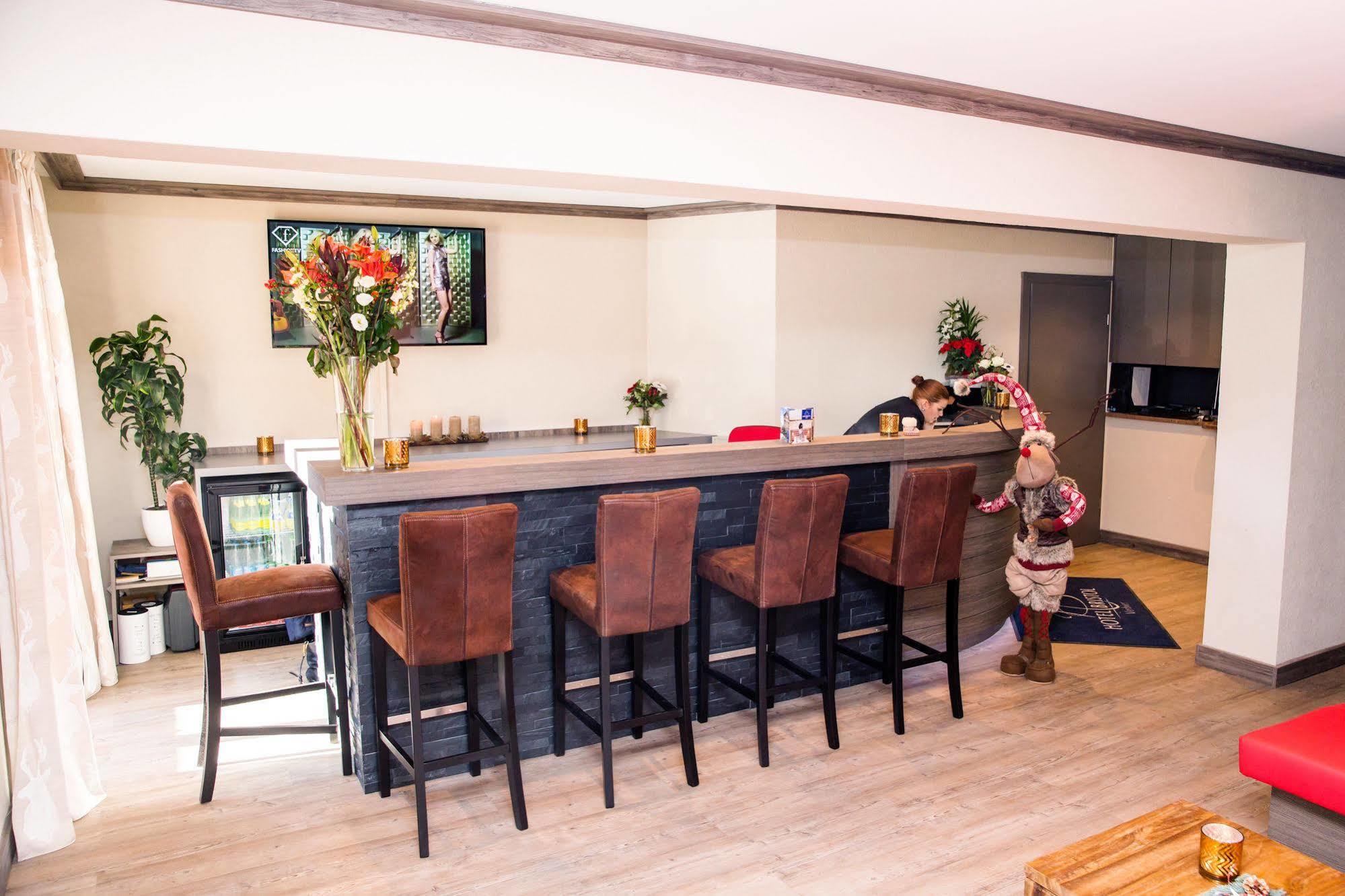 Hotel Bristol וורבייה מראה חיצוני תמונה